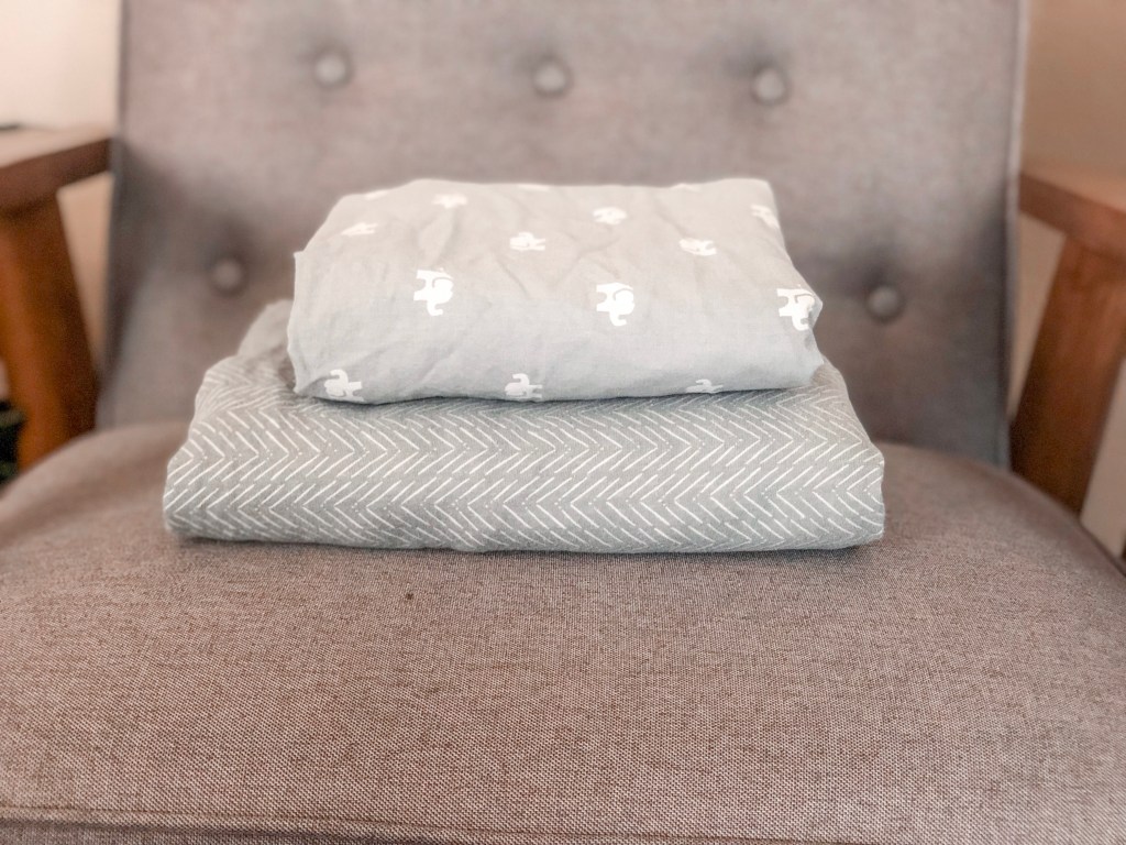 How to fold a fitted&nbsp;sheet